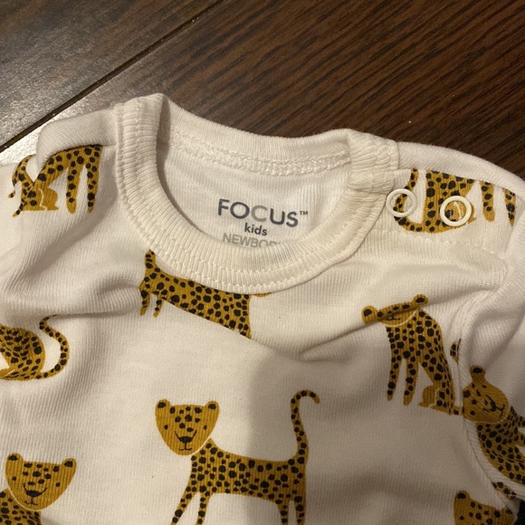 Organic Cotton Leopards Bodysuit and Overall Outfit - Picture 5 of 10